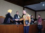 irman-dan-sugiharto-di-sidang-korupsi-e-ktp_20170720_212933.jpg