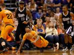 isaiah-thomas-terjungkallll_20141110_155621.jpg