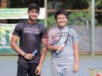 ishaan-keswani-kiri-bersama-risky-aprillia-yang-dilatihnya-di-courtside-connection-1.jpg