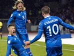 islandia-johan-berg-gudmundsson-dan-gylfi-sigurdsson_20171010_092550.jpg