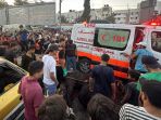 israel-serang-ambulans-di-gaza-15-orang-tewas_20231104_150716.jpg