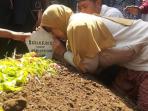 istri-almarhum-suharno_20150820_195613.jpg