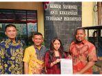 istri-dari-suami-yang-gelar-pesta-cerai-di-lampung.jpg