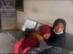 istri-menangis-suami-ditangkap.jpg