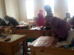 istri-pengemudi-taksi-produksi-seragam-pengemudi_20160401_085337.jpg