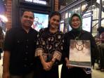 istri-wagub-jatim-surat-cinta-untuk-kartini_20160420_220438.jpg<pf>warga-surabaya-nobar-film-surat-cinta-untuk-kartini_20160420_220611.jpg