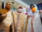 istri-wali-kota-bandung-dan-wakilnya-kunjungi-produk-umkm-di-ciw_20211113_201422.jpg