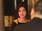isyana-sarasvati-penyuka-lipstik_20180802_232558.jpg