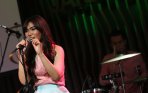 isyana-sarasvati-rilis-album-perdana_20141204_052716.jpg