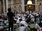 itikaf-di-masjid-kubah-emas-di-depok_1_20150714_101424.jpg