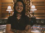 ivan-gojaya-dikenal-dengan-nama-ivan-iponk-di-balik-bintang-di-surga-dan-hari-yang-cerah.jpg