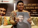ivan-gunawan-luncurkan-buku-aku-berkarya-dengan-cinta_20151111_170931.jpg