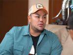 ivan-gunawan-ungkap-cerita-dibalik-kontrak-kerja-bunda-corla-jadi-ambassador-ms-glow.jpg
