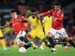 iyayi-atiemwen-diapit-casemiro-dan-lisandro-martinez.jpg