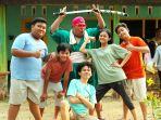 Kenang Lagu-lagu Anak Ciptaan Papa T Bob Lewat Film Musikal Iyus Jenius