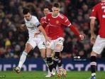jack-cork-kiri-bersaing-dengan-gelandang-manchester-united-skotlandia-scott-mctominay.jpg