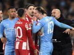 jack-grealish-ditenangkan-oleh-pep-guardiola.jpg