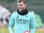 jack-wilshere-mengenakan-seragam-latihan-arsenal.jpg