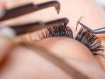 jadi-tren-di-kalangan-pegiat-makeup-eyelashes-extension-bahaya-nggak-sih_20180506_194223.jpg