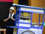jadi-tukang-bakso-erick-thohir-pukau-penonton_20191210_093243.jpg