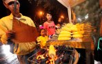 jagung-bakar-malam-tahun-baru_20150101_164022.jpg