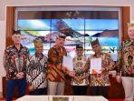jajaran-inka-owner-dan-chairman-stadler-peter-spuhler-bersama-bupati-banyuwangi.jpg