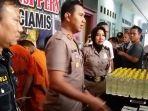 jajaran-polres-ciamis-mengamankan-ibu-rumah-tangga-karena-menyimpan-ratusan-botol.jpg