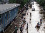 jalan-daan-mogot-masih-tergenang-banjir_20200102_211150.jpg