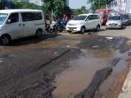 jalan-di-bekasi-yang-kembali-rusak-meski-sudah-diperbaiki.jpg