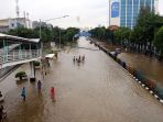 jalan-dr-sutomo-jakarta-pusat-lumpuh-akibat-banjir_20200225_225756.jpg