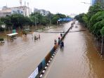 jalan-dr-sutomo-jakarta-pusat-lumpuh-akibat-banjir_20200225_225842.jpg