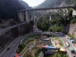 jalan-kelok-9-sumatera-barat_20170609_143116.jpg