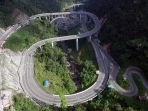 jalan-kelok-9-sumatera-barat_20170609_143123.jpg