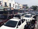 jalan-raya-ciawi-menuju-puncak-jelang-siang-ini-padat.jpg