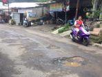 jalan-raya-curug-nangka-tamansari-bogor-kembali-rusak.jpg
