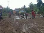jalan-rusak-parah_20141207_003616.jpg