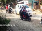 jalan-rusak-sby_20170801_194803.jpg