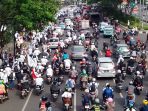 jalanan-menuju-silang-monas-padat_20161202_091024.jpg