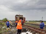 jalur-kereta-tergerus-air.jpg