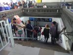 jalur-masuk-penumpang-yang-akan-menggunakan-krl_20170702_161501.jpg