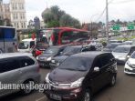 jalur-puncak-simpang-gadog-padat_20180317_115026.jpg