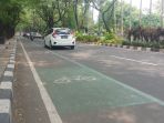 jalur-sepeda-jadi-tempat-parkir-mobil-di-tangerang_20210531_182103.jpg