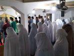 jamaah-naqsyabandiyah-di-padang-salat-tarawih-pertama.jpg