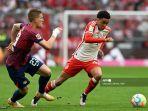 jamal-musiala-kanan-berebut-bola-dengan-bek-rb-leipzig.jpg
