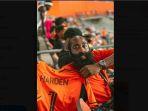 james-harden-bintang-nba-nonton-bola.jpg