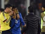 james-rodriguez-membisiki-neymar_20150618_193257.jpg