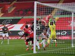 jan-bednarek-mencetak-gol-keunggulan-southampton-ke-gawang-manchester-united.jpg