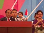jan-ethes-ikut-hadir-di-opening-ceremony-asian-para-games-2018-ekspresinya-melongo-curi-perhatian_20181006_234821.jpg