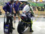 jas-hujan-yang-dipakai-pembalap-motogp.jpg
