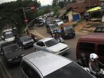 jasa-ganjal-ban-nagreg-jalur-mudik-lebaran_20160704_161343.jpg